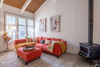 2252 Meridian Blvd in Mammoth Lakes, CA - Building Photo - Building Photo