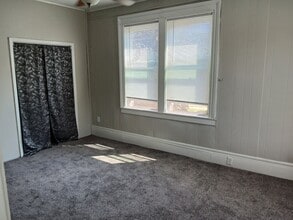 134 E 4th St, Unit #2 in Oswego, NY - Building Photo - Building Photo