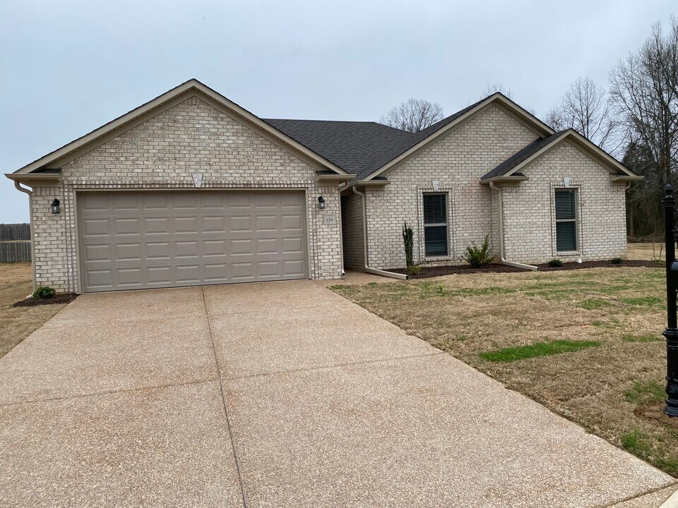 154 Livingston Way in Jackson, TN - Building Photo