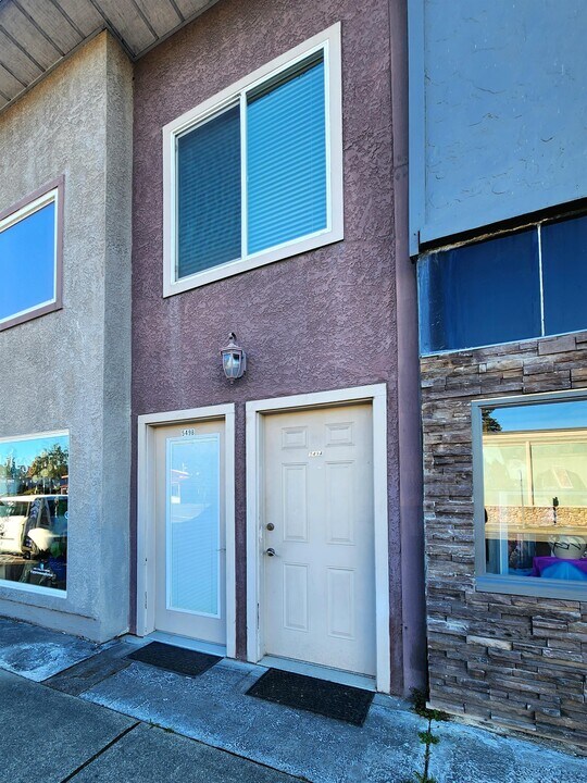 549 Chetco Ave in Brookings, OR - Building Photo
