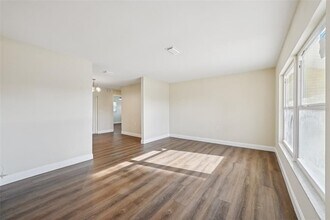 6040 Denver St NE in St. Petersburg, FL - Building Photo - Building Photo