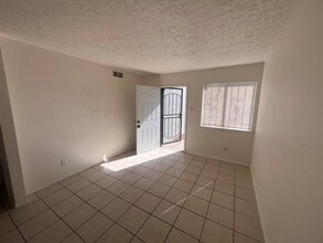 1005 Dickerson Dr SE in Albuquerque, NM - Building Photo - Building Photo
