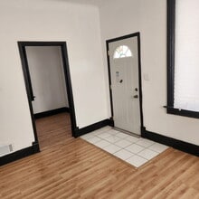 1528 Thorn St, Unit First floor in Chicago Heights, IL - Foto de edificio - Building Photo