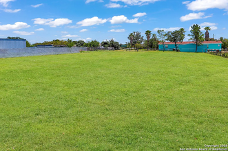 106 Co Rd 5600 in Castroville, TX - Building Photo - Building Photo