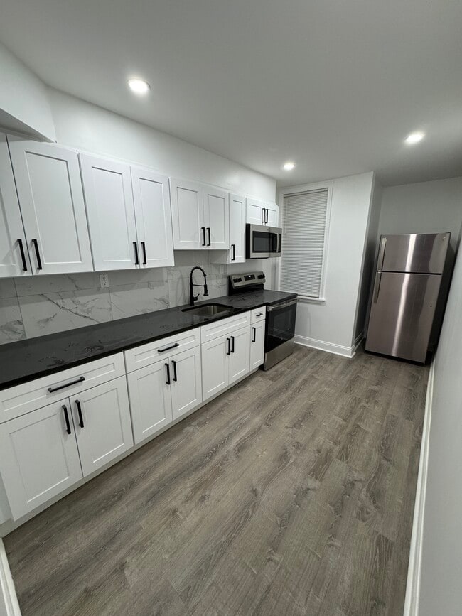 5723 N 13th St, Unit 1 in Philadelphia, PA - Building Photo - Building Photo
