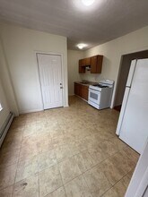 17 Shillington Ave, Unit 2 in Lynn, MA - Foto de edificio - Building Photo