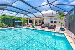 14606 Tropical Dr in Naples, FL - Building Photo
