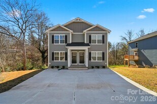 403 15th Ave SW, Unit A in Hickory, NC - Building Photo