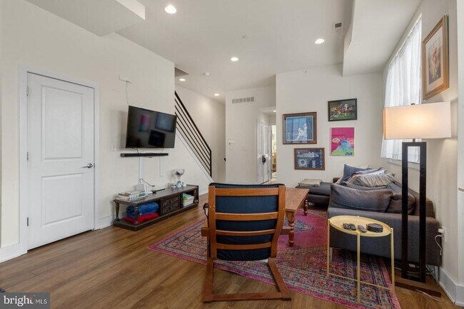 1356 S Bouvier St, Unit B in Philadelphia, PA - Building Photo - Building Photo