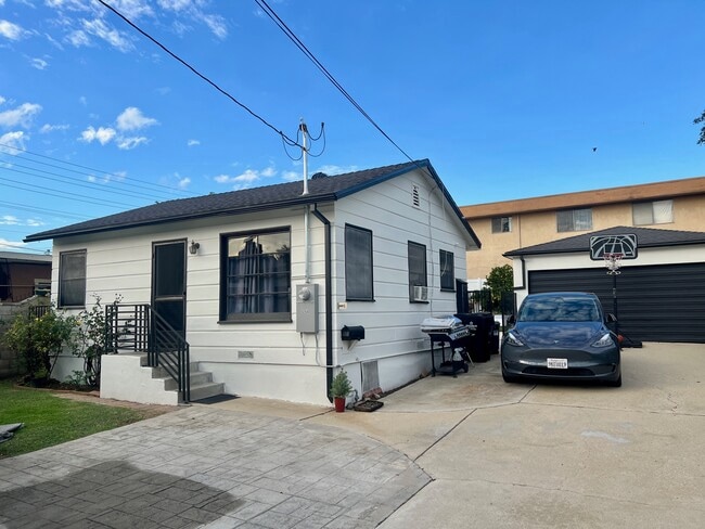 525 W Plymouth St in Inglewood, CA - Foto de edificio - Building Photo