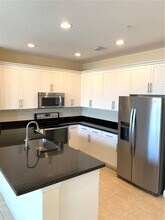 1044 SW 147th Ave in Pembroke Pines, FL - Building Photo - Building Photo