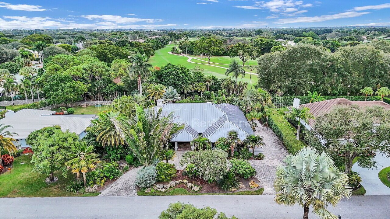 10286 St Andrews Rd in Boynton Beach, FL - Building Photo