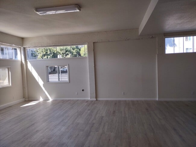401 Green St, Unit 401 Green Apartment