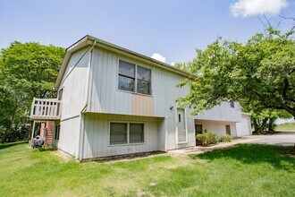 213 W Winchester Rd in Libertyville, IL - Building Photo - Building Photo