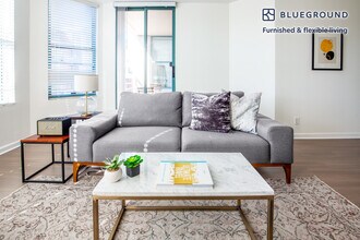 2 Townsend St in San Francisco, CA - Building Photo - Building Photo