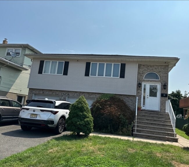 28 Williams Ave, Unit 2
