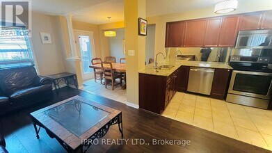 26 Atlantis Dr in Whitby, ON - Building Photo - Building Photo