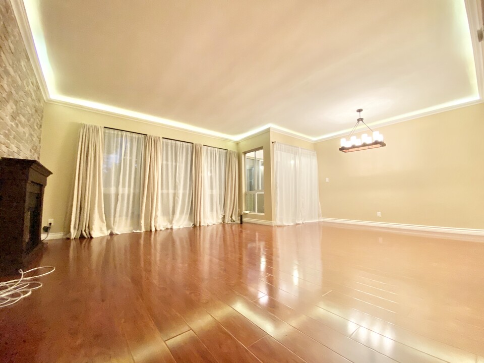 5625 Green Valley Cir in Culver City, CA - Building Photo