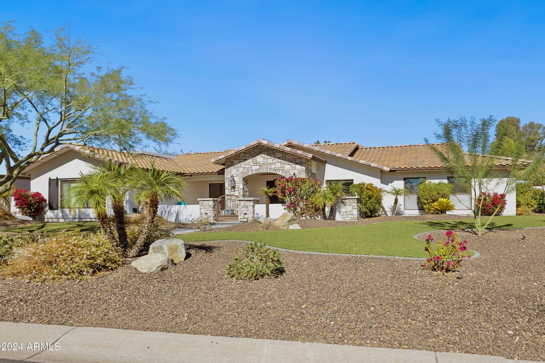 9858 E Cortez St in Scottsdale, AZ - Foto de edificio