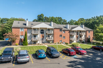 Grandeur Apartments in Massillon, OH - Building Photo - Building Photo