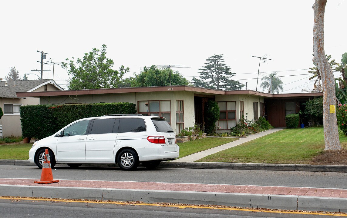 9802 Belfasat Dr in Garden Grove, CA - Building Photo