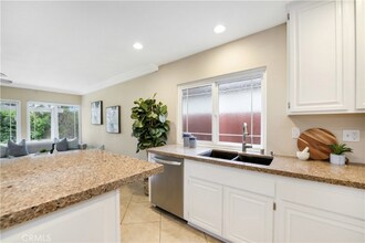 13646 Abana Dr in Cerritos, CA - Foto de edificio - Building Photo