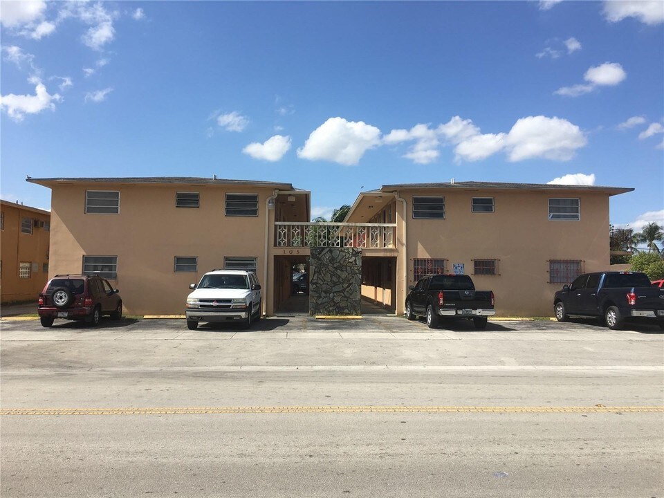 105 W 26th St in Hialeah, FL - Building Photo