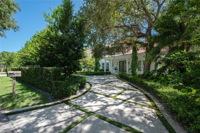 680 Destacada Ave in Coral Gables, FL - Building Photo - Building Photo
