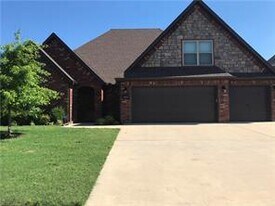 1813 SW Nottingham Ave in Bentonville, AR - Building Photo