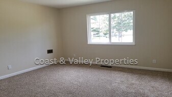 752 Carmelita Dr in Salinas, CA - Building Photo