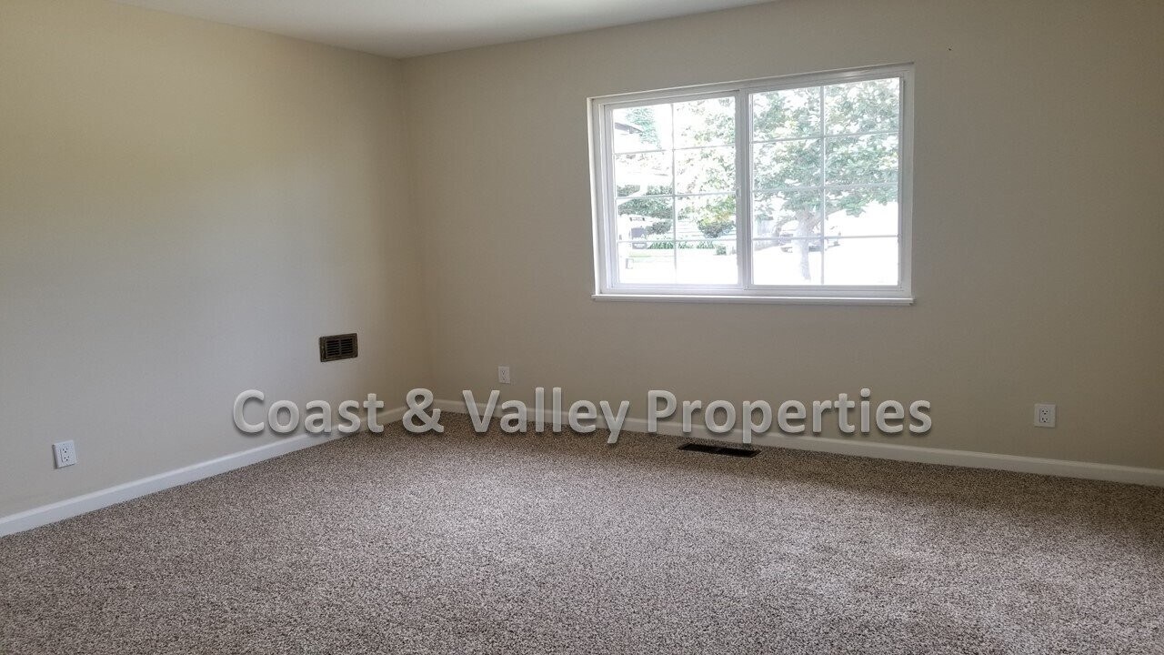 752 Carmelita Dr in Salinas, CA - Building Photo