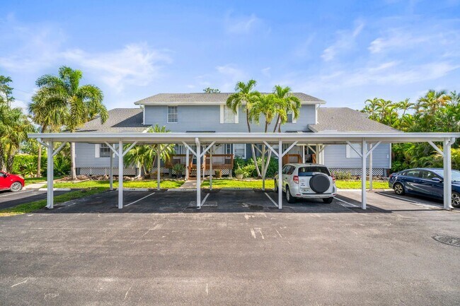 6156 Lakefront Dr in Ft. Myers, FL - Building Photo - Building Photo