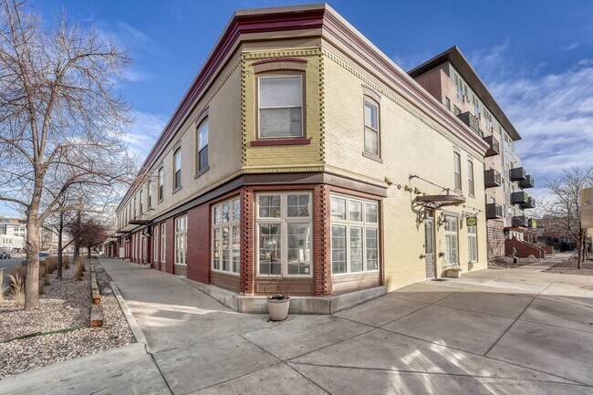 property at 800 E 18th Ave