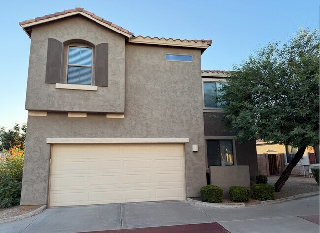 996 E Cantebria Dr in Gilbert, AZ - Building Photo - Building Photo