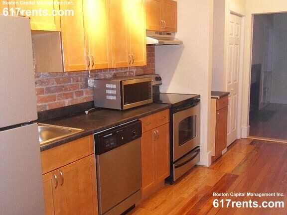 7 Aberdeen St, Unit 2 in Boston, MA - Building Photo