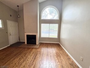 64 Bentley Ct in Bedminster, NJ - Building Photo - Building Photo