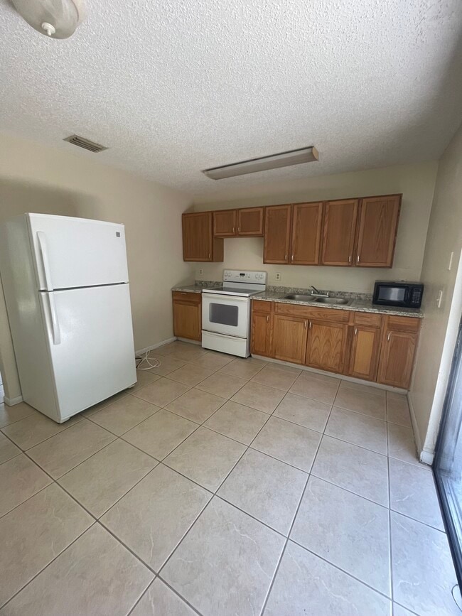 1639 Barbarie Ln, Unit 1639 Barbarie lane