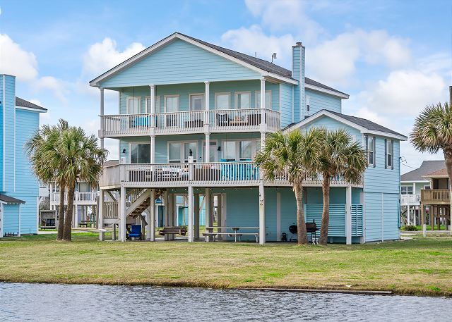 3180 Sea Castle Dr in Port Bolivar, TX - Building Photo