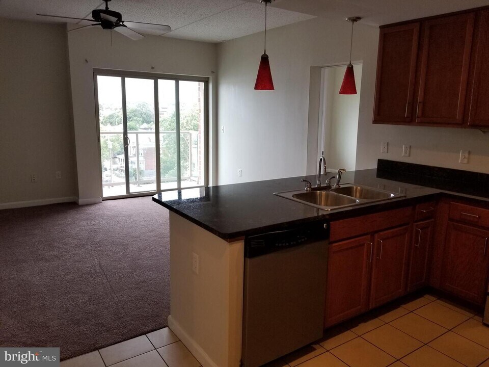 4203 Walnut St-Unit -401 in Philadelphia, PA - Building Photo