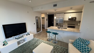 999 SW 1st Ave, Unit 2215 in Miami, FL - Building Photo - Building Photo