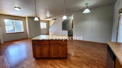 1238 NE 186th Way in Portland, OR - Building Photo - Building Photo