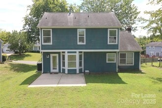 7130 Lanark Ct in Charlotte, NC - Building Photo - Building Photo