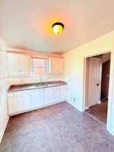 5747 Lakepointe St, Unit 438 in Detroit, MI - Building Photo - Building Photo