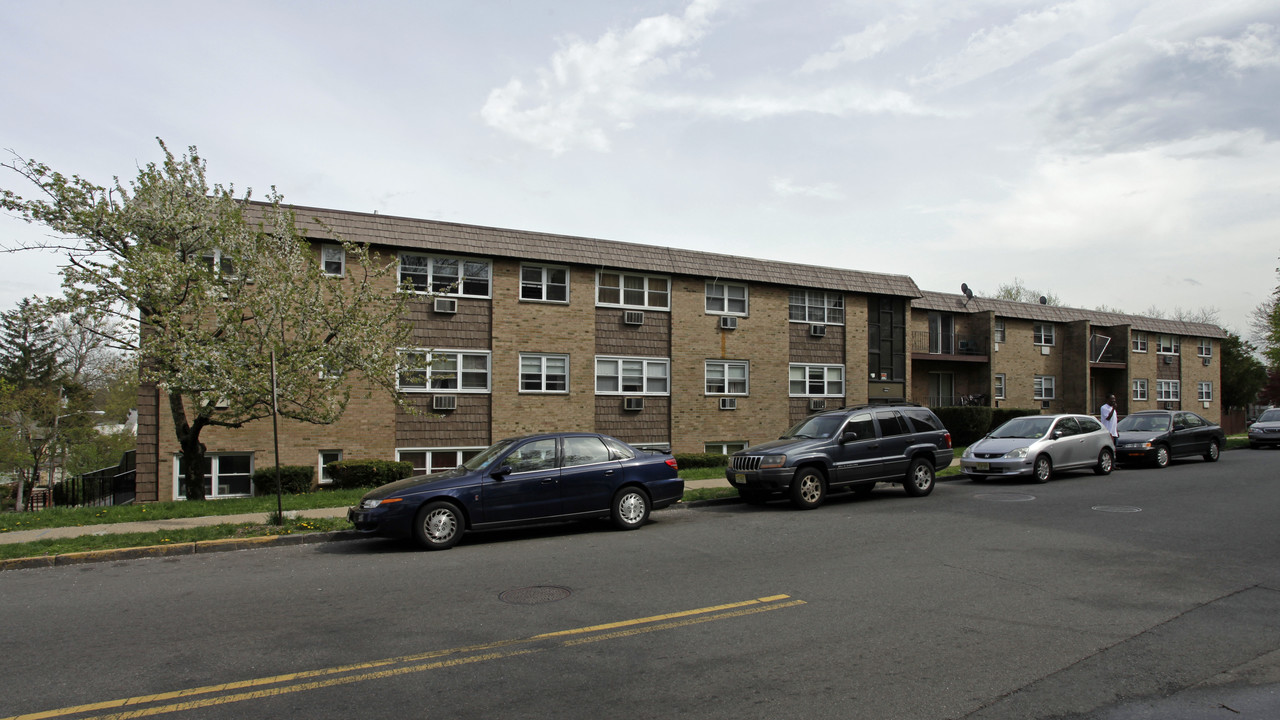 322 S Center St in Orange, NJ - Building Photo