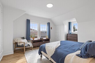 7227 SE Hawthorne Blvd in Portland, OR - Building Photo - Building Photo