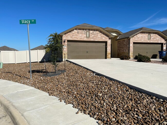 109 Stacy Ln in Canyon Lake, TX - Building Photo - Building Photo