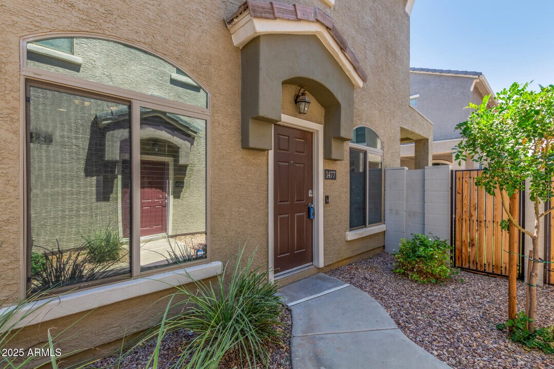 2402 E 5th St in Tempe, AZ - Building Photo
