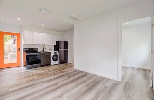 20648 Cantlay St in Winnetka, CA - Building Photo