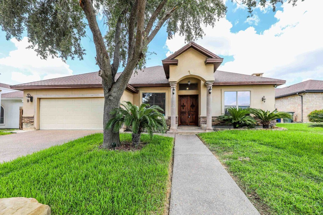 6514 Grande Bay in Laredo, TX - Building Photo