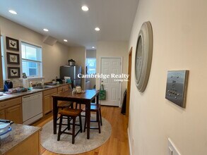 20 Radcliffe Rd, Unit 1 in Somerville, MA - Foto de edificio - Building Photo